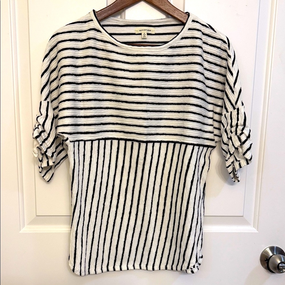 Max Studio Black and White Striped Short Sleeve Top